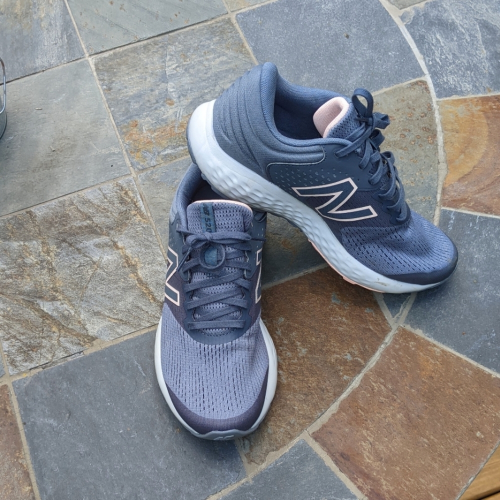 Women's New Balance 520 sneakers